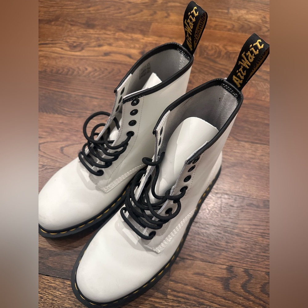 Dr Martens Jason 8 Eye platform boot